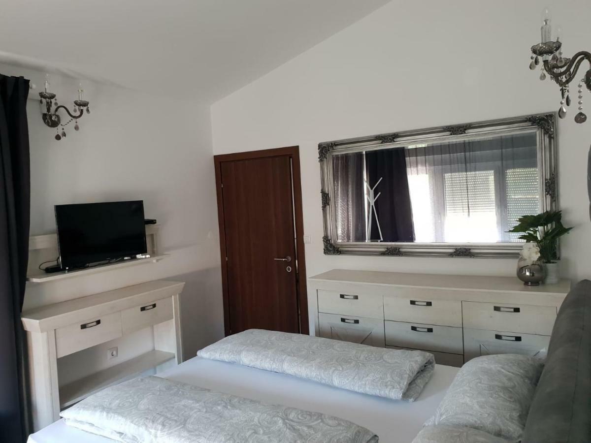 Grey Pearl With Free Ev Ch-Station Apartment Valbandon Exterior photo